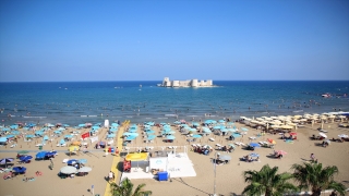 Mersin Kızkalesi’nde bayram hareketliliği yaşanıyor