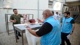 TDV, Antalya’da kurban etlerini ihtiyaç sahiplerine dağıttı