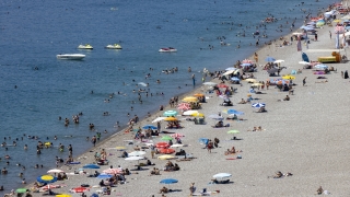 Antalya ve Muğla sahillerinde bayram tatili yoğunluğu sürüyor