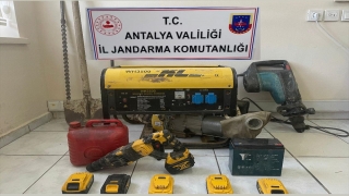 Antalya’da kaçak kazı yapan 7 şüpheli yakalandı