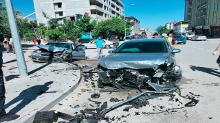 Kahramanmaraş’ta iki otomobilin çarpıştığı kazada 4 kişi yaralandı