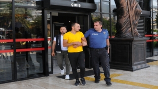 Antalya’da evden para kasası çaldığı iddia edilen zanlı tutuklandı