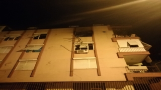 Antalya’da bir evde çıkan yangında mahsur kalan 2 çocuk kurtarıldı