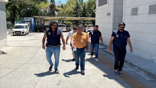 Mersin sahilinin ”simge ağacı”na matkapla zarar veren 3 kişi adliyede