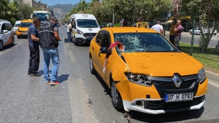 Antalya’da taksinin çarptığı yaya öldü
