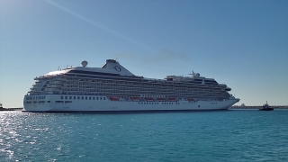 Antalya, lüks yolcu gemisi ”Riviera” ile gelen 490 turisti ağırladı