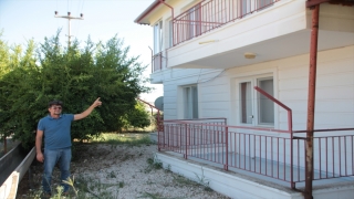 Antalya’da bir eve silahla ateş edilme olayı güvenlik kamerasına yansıdı
