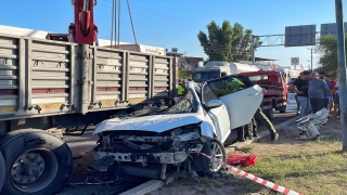 Mersin’de tıra çarpan otomobildeki 3 kişi öldü