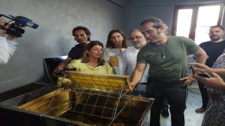 Şarkıcı Kıraç, Kahramanmaraş’ta lavanta hasadına katıldı