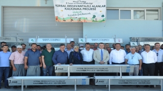 Tarsus’ta hayvan yetiştiricilerine sıvat dağıtıldı