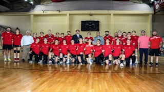 Adana İl Gençlik ve Spor Müdürü Çintimar’dan milli hentbol sporcularına ziyaret