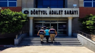 Hatay’da tahrip edilen afişlerle ilgili bir kişi tutuklandı