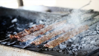 Seyyar tezgahlardaki tescilli lezzet: Adana kebabı