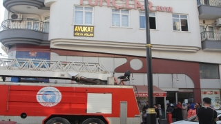 Serik’te bir marketin klimasından çıkan yangın söndürüldü