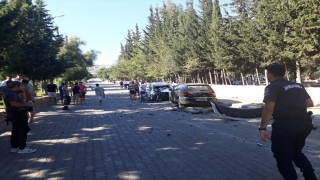 Antalya’da freni arızalanan minibüs park halindeki 8 araca çarptı