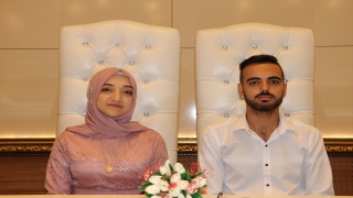 Gaziantepli işitme engelli çift nikah masasında işaret diliyle ”evet” dedi