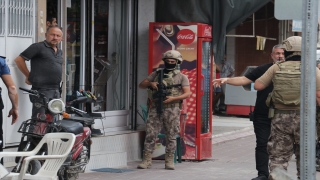 Adana’da kasapta 2 kayınbiraderini silahla yaralayan, 1 kadını rehin alan zanlı yakalandı
