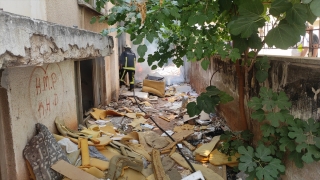 Antalya’da bir binada çıkan yangın itfaiye ekiplerince söndürüldü
