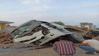 Mersin’de kamyonun otomobile çarpması sonucu 5 kişi yaralandı