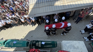 Kahramanmaraş’ta oğlu tarafından öldürülen polis memuru, eşi ve çocuklarının cenazeleri defnedildi