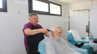 Antalya’da mobil kuaför tırı ile yaylalardaki vatandaşların kişisel bakımları yapılıyor