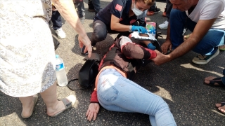 Adana’da otomobille çarpışan motosikletin sürücüsü yaralandı