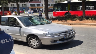 Kahramanmaraş’ta otomobilin yayaya çarpması güvenlik kamerasına yansıdı