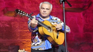 Grup Gipsy Kings ve baş solisti Nicolas Reyes, Aspendos Antik Tiyatrosu’nda sahne aldı