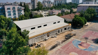 Muratpaşa’da yapılan spor salonu eğitim öğretim yılıyla hizmete açılacak