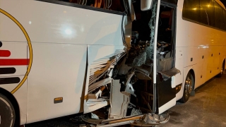 Antalya’da 2 otobüsün karıştığı kazada 2’si ağır 25 kişi yaralandı