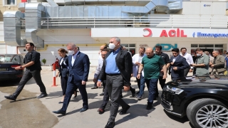 Eski Bakan Abdulhamit Gül, trafik kazasında yaralanan vatandaşları ziyaret etti