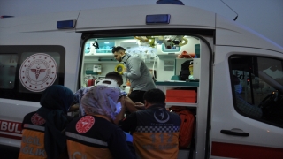 Gaziantep’te otomobille pikabın çarpıştığı kazada 3 kişi yaralandı