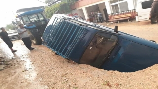 Osmaniye’de çukura düşen otomobilin sürücüsü yaralandı