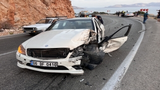 Antalya’da 3 aracın karıştığı kazada 1 kişi yaralandı