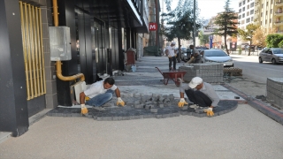 Isparta’da kaldırımlar begonit taşlarla restore ediliyor