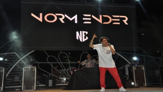 Mersin’de Norm Ender konser verdi