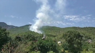 Hatay’da çıkan orman yangınına havadan ve karadan müdahale ediliyor
