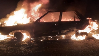 Burdur’da alev alan otomobil itfaiye ekiplerince söndürüldü