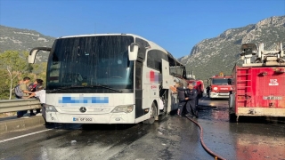 Antalya’da yolcu otobüsünde çıkan yangın hasara neden oldu
