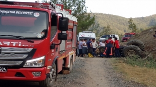 Mersin’de devrilen traktörün altında kalan sürücü yaşamını yitirdi