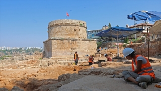 Antalya’nın simgelerinden Hıdırlık Kulesi’ndeki kazılarda sona yaklaşıldı