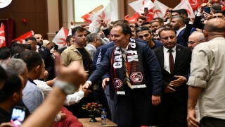 Yeniden Refah Partisi Genel Başkanı Erbakan, Gaziantep’te partinin il kongresine katıldı: