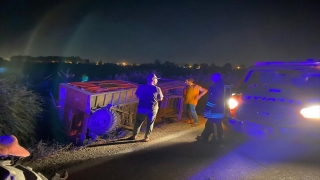Mersin’de seyir halindeki traktör römorkundan düşen kadın yaralandı