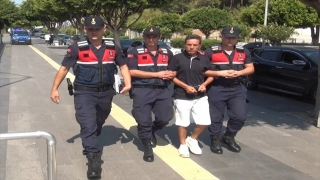 Antalya’da tartıştığı komşu esnafı vurarak öldüren zanlı polise teslim oldu