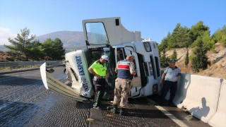 Hatay’da devrilen tankerin sürücüsü yaralandı