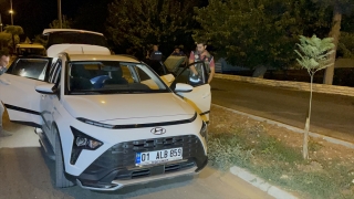 Adana’da polisin ”dur” ihtarına uymayan sürücü kovalamaca sonucu yakalandı