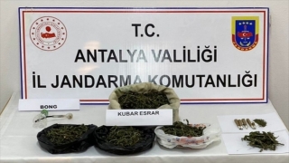 Antalya’da evinde uyuşturucu imalatı yapan zanlı yakalandı