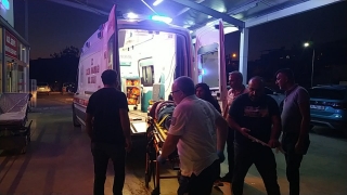 Adana’da otomobil ile hafif ticari aracın çarpıştığı kazada 4 kişi yaralandı