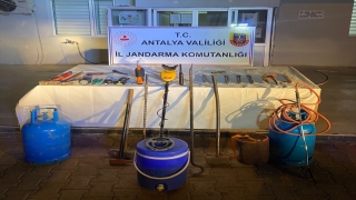 Antalya’da kaçak kazı yapan 3 kişi suçüstü yakalandı