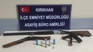 Hatay’da evinde ruhsatsız tüfek ve tabanca bulunduran şüpheli yakalandı